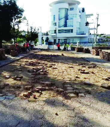 Renivelación y colocación de adoquín en estacionamiento